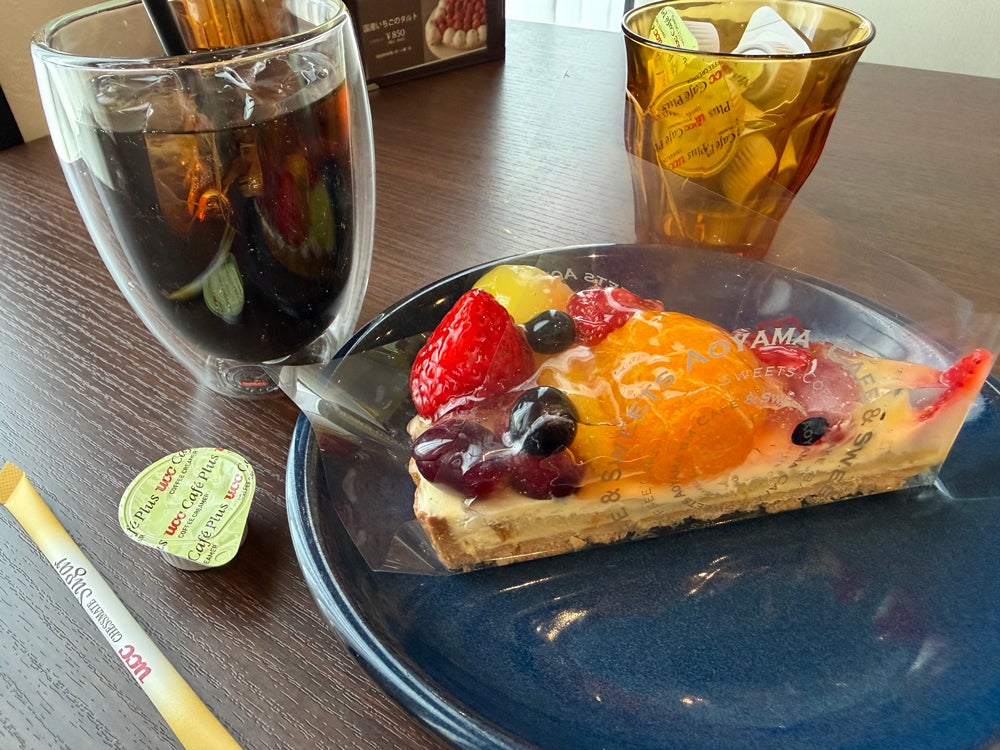フルーツタルトとコーヒー